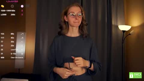 Snapshot of leolakorner chatting on 12/15/25, 07:18 Hello Im Roxy Im just starting my journey here so lets get acquainted online show from 12/15/25, 07:18