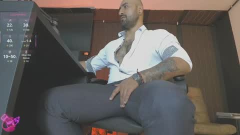 Snapshot of leon_1717 chatting on 04/30/26, 10:36 Leon online show from 04/30/26, 10:36