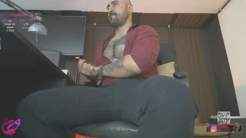 Snapshot of leon_1717 chatting on 05/15/26, 06:04 Leon online show from 05/15/26, 06:04