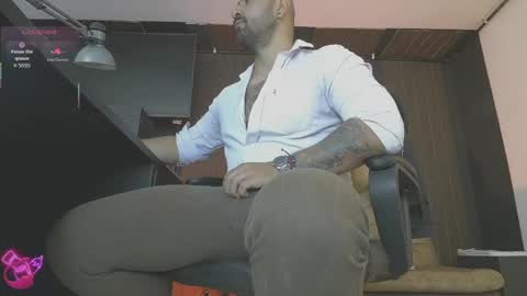 Snapshot of leon_1717 chatting on 05/16/26, 06:50 Leon online show from 05/16/26, 06:50