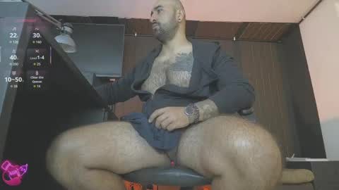 Snapshot of leon_1717 chatting on 05/17/26, 03:19 Leon online show from 05/17/26, 03:19