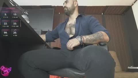 Snapshot of leon_1717 chatting on 05/19/26, 06:47 Leon online show from 05/19/26, 06:47