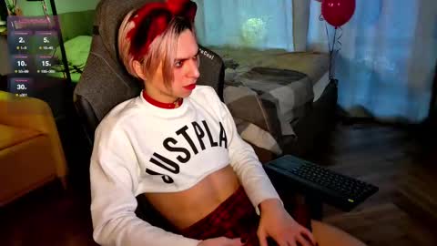 Snapshot of leon_yuugen chatting on 02/10/25, 07:26 Leon online show from 02/10/25, 07:26