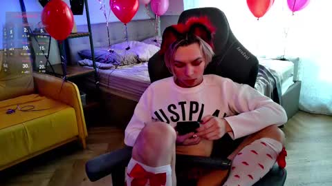 Snapshot of leon_yuugen chatting on 02/12/25, 08:16 Leon online show from 02/12/25, 08:16