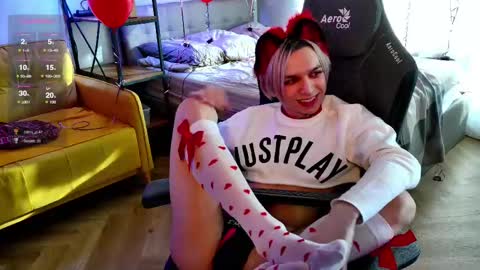 Snapshot of leon_yuugen chatting on 02/12/25, 11:18 Leon online show from 02/12/25, 11:18