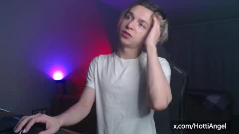 Snapshot of leon_yuugen chatting on 09/19/25, 03:34 Leon online show from 09/19/25, 03:34