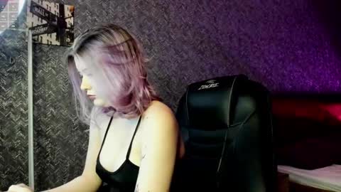 Snapshot of leona_williams chatting on 02/21/25, 12:06 leona_williams online show from 02/21/25, 12:06