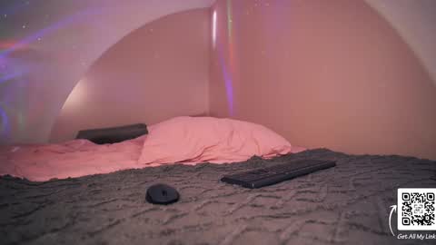 Snapshot of leonamell chatting on 03/05/25, 02:25 Leo online show from 03/05/25, 02:25