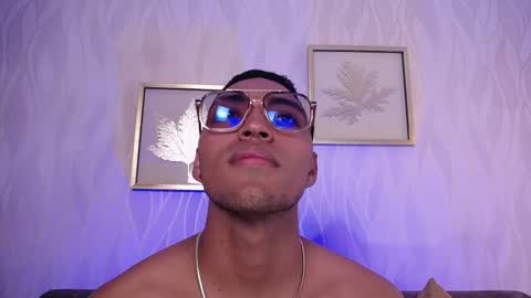 Snapshot of leondisanto chatting on 12/03/25, 07:12 Leon online show from 12/03/25, 07:12