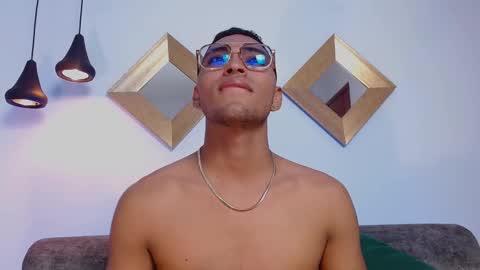 Snapshot of leondisanto chatting on 12/05/25, 06:37 Leon online show from 12/05/25, 06:37