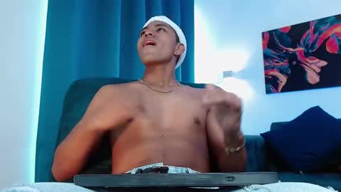 Snapshot of leondisanto chatting on 12/16/25, 06:35 Leon online show from 12/16/25, 06:35