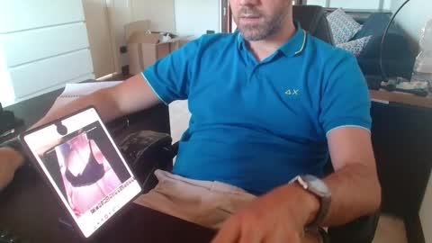 Snapshot of leone44 chatting on 05/28/26, 09:50 angel e sonia online show from 05/28/26, 09:50