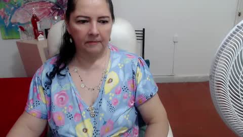 leonela   online show from 09/15/25, 11:38