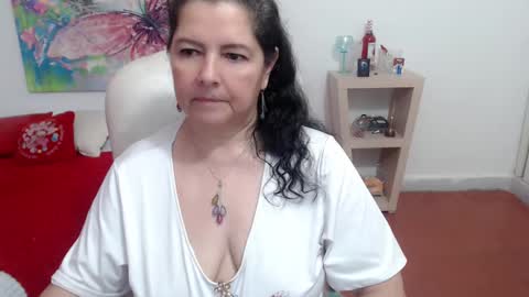 leonela   online show from 10/29/25, 11:01