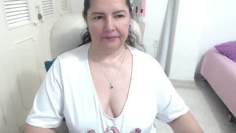 leonela   online show from 04/22/26, 02:58