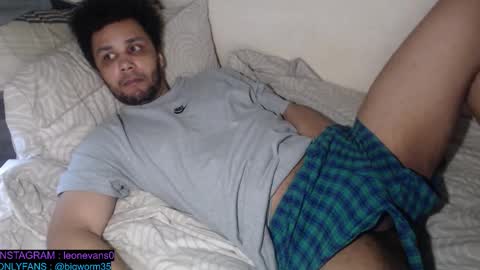 Snapshot of leonevans33 chatting on 02/05/26, 01:38 LSE online show from 02/05/26, 01:38