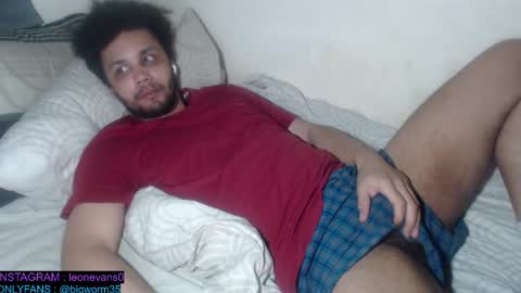 Snapshot of leonevans33 chatting on 02/12/26, 11:11 LSE online show from 02/12/26, 11:11