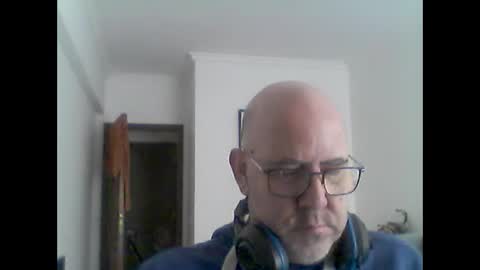 Snapshot of leonew71 chatting on 03/06/25, 09:47 leonew71 online show from 03/06/25, 09:47