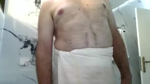 Snapshot of leonew71 chatting on 12/18/25, 05:35 leonew71 online show from 12/18/25, 05:35