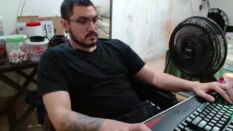 Snapshot of leonino231 chatting on 11/22/25, 04:06 leonino231 online show from 11/22/25, 04:06