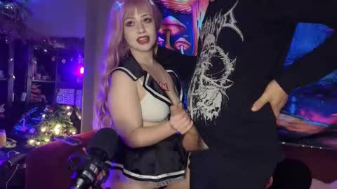 Snapshot of leonita_19 chatting on 12/16/25, 11:54 Leonita and Leon online show from 12/16/25, 11:54