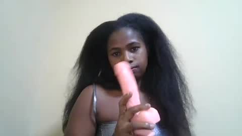 leonnetta online show from 04/25/26, 08:39