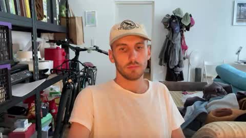 Leon online show from 10/09/25, 02:15