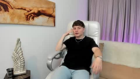 Leo  online show from 11/05/25, 04:34