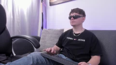 Leo  online show from 12/19/25, 04:52