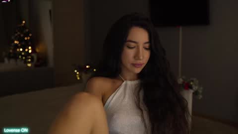 Leora online show from 12/10/24, 04:17