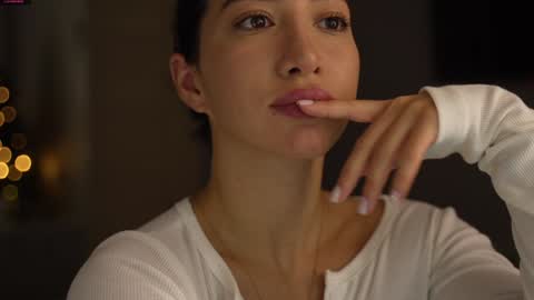 Leora online show from 12/24/24, 04:40