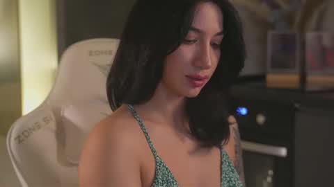 Leora online show from 11/10/25, 05:34