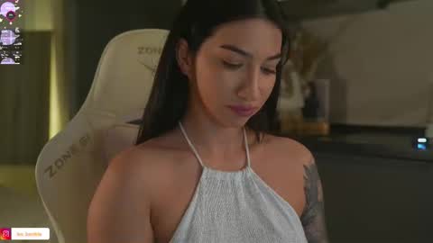 Leora online show from 11/28/25, 05:26