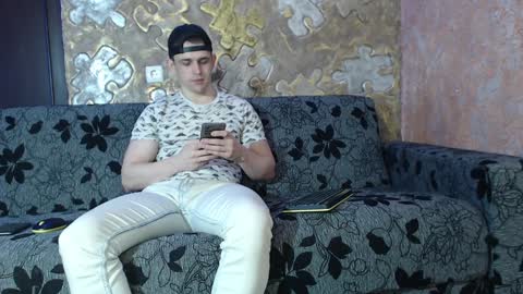 leoroman online show from 12/25/24, 10:06