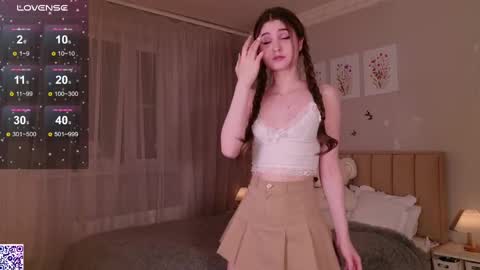 Nicole Moore online show from 03/12/25, 05:49