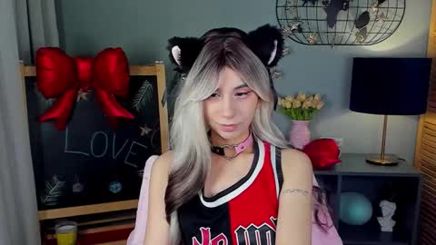 Snapshot of lesilos chatting on 02/16/26, 01:24 Eveline online show from 02/16/26, 01:24