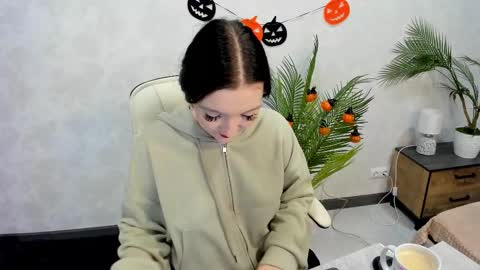 Snapshot of lesley_wins chatting on 10/12/25, 04:00 Lesley online show from 10/12/25, 04:00