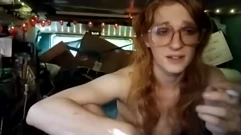 Snapshot of lesleygumgrass chatting on 05/13/26, 12:57 LesleyGumGrass- The Boring Trans girl online show from 05/13/26, 12:57
