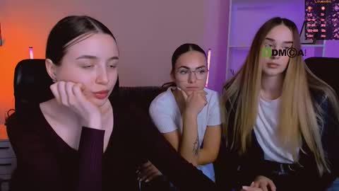 leslie_bird online show from 11/29/25, 10:07