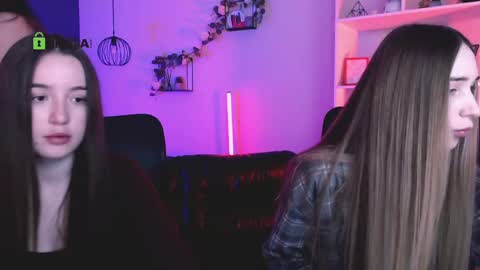 leslie_bird online show from 04/17/26, 09:01