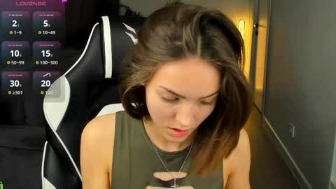 Snapshot of leslie_scottt chatting on 06/06/26, 01:11 Leslie online show from 06/06/26, 01:11