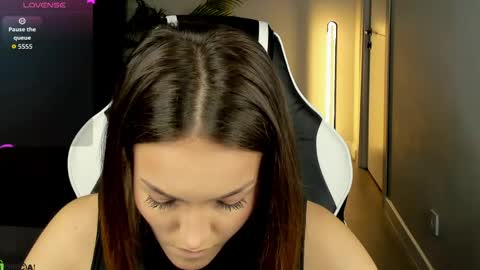 Snapshot of leslie_scottt chatting on 06/08/26, 12:58 Leslie online show from 06/08/26, 12:58