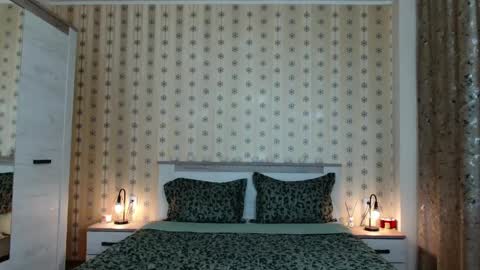 leslie_secret online show from 04/22/26, 09:38