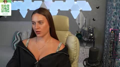 Snapshot of lesliekorfs chatting on 09/19/25, 07:47 LeslieKorfs online show from 09/19/25, 07:47