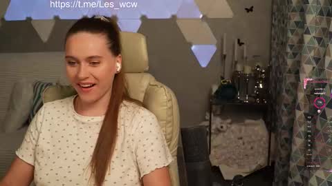 Snapshot of lesliekorfs chatting on 11/03/25, 10:42 LeslieKorfs online show from 11/03/25, 10:42