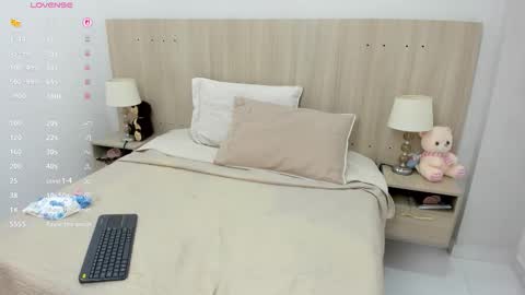 Lesly Santodomingo online show from 10/11/25, 07:45