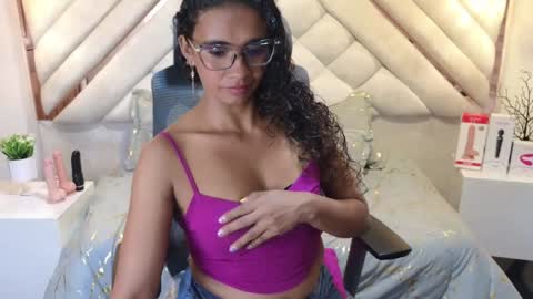 Snapshot of leslyflorez chatting on 01/23/25, 11:26 Lesly online show from 01/23/25, 11:26