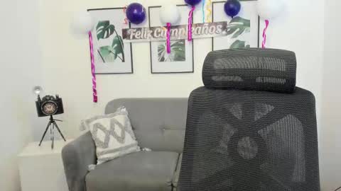 Snapshot of leslyflorez chatting on 02/11/25, 08:20 Lesly online show from 02/11/25, 08:20