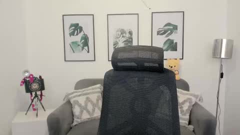 Snapshot of leslyflorez chatting on 02/12/25, 08:07 Lesly online show from 02/12/25, 08:07