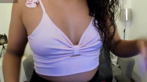 Snapshot of leslyflorez chatting on 03/03/25, 08:54 Lesly online show from 03/03/25, 08:54